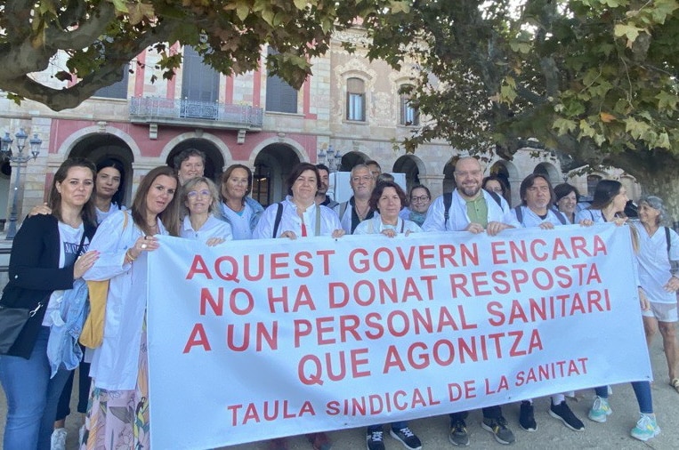 La Mesa Sindical de Sanitat es concentra al Parlament i el Conseller es compromet a reunir-se amb la Mesa en dues setmanes