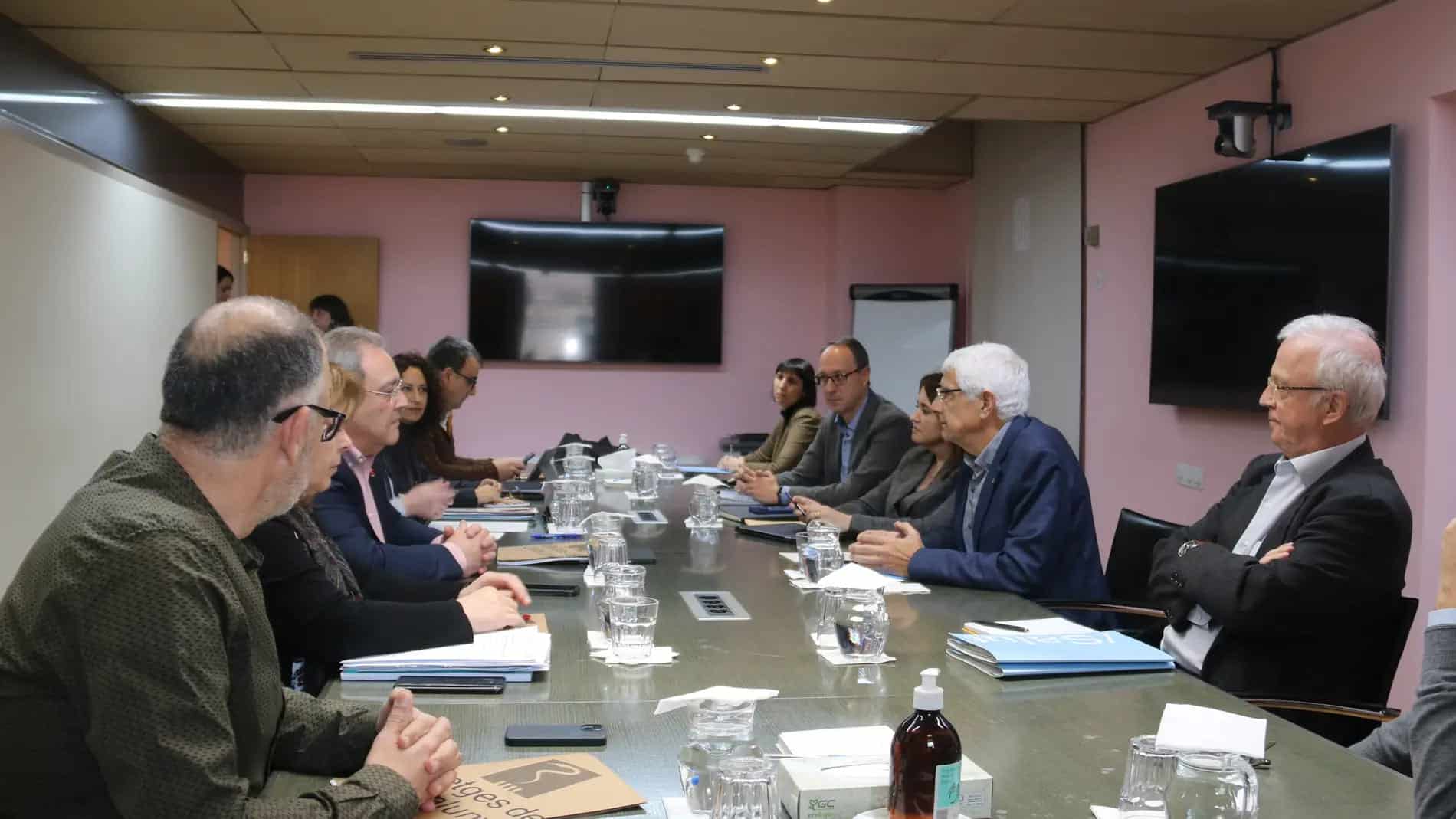 De nou, Salut posa en mans dels metges el que hauria de pactar amb tots els col·lectius del sistema sanitari. La sanitat no només la fan els metges.